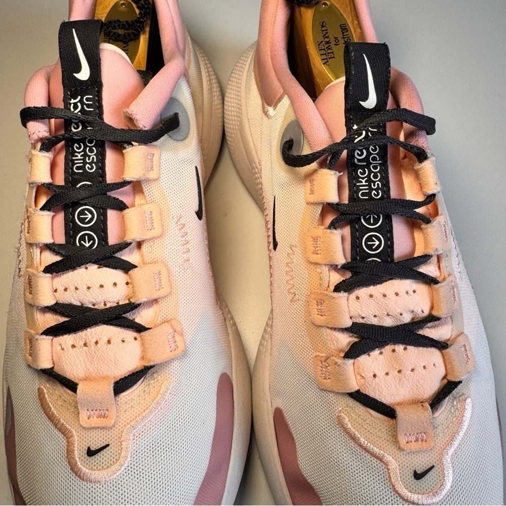 NIKE RUNNING SHOE REACT ESCAPE RUN - SAIL/DARK SMOKE GREY/PINK WOMEN - Picture 9 of 13